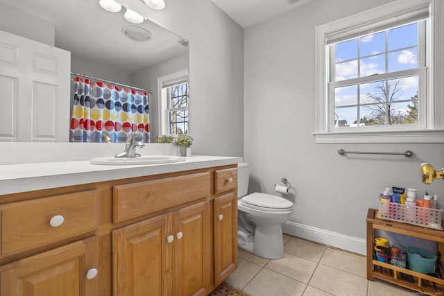 full bath featuring baseboards, a shower with shower curtain, toilet, tile patterned flooring, and vanity