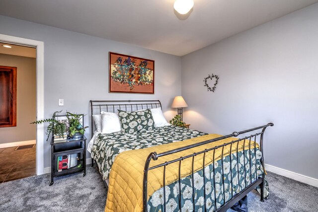 bedroom featuring carpet floors