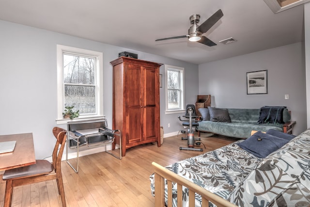 living room with light hardwood / wood-style floors and ceiling fan