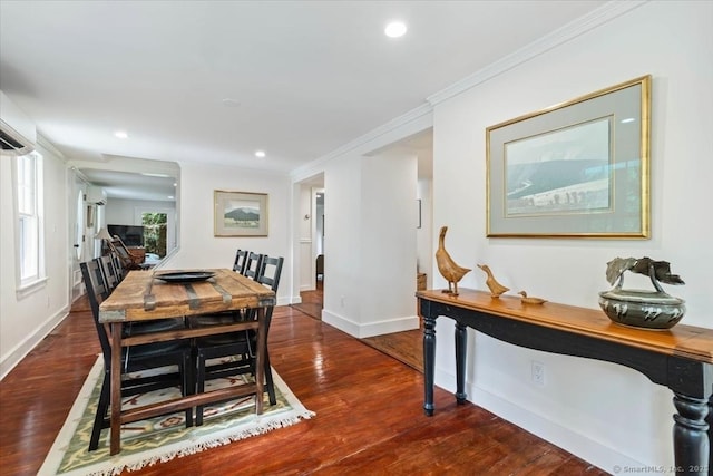 dining space featuring baseboards, recessed lighting, wood finished floors, and crown molding