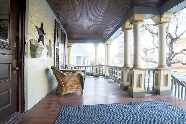 balcony featuring covered porch