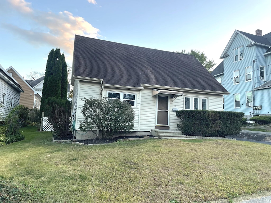 view of front of house with a front yard