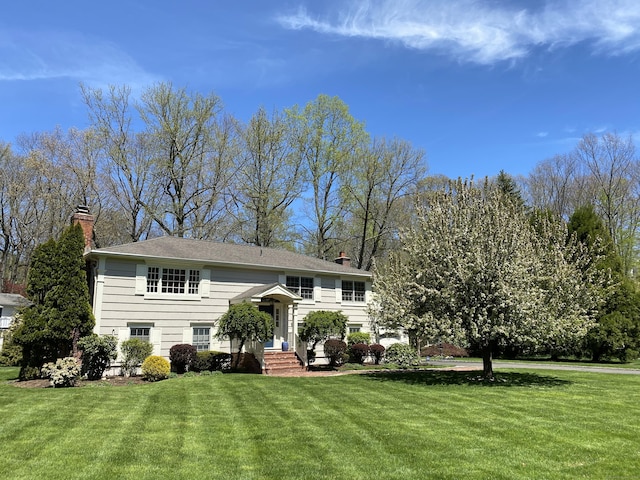 raised ranch featuring a front yard