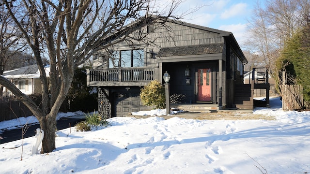 view of front facade featuring a garage