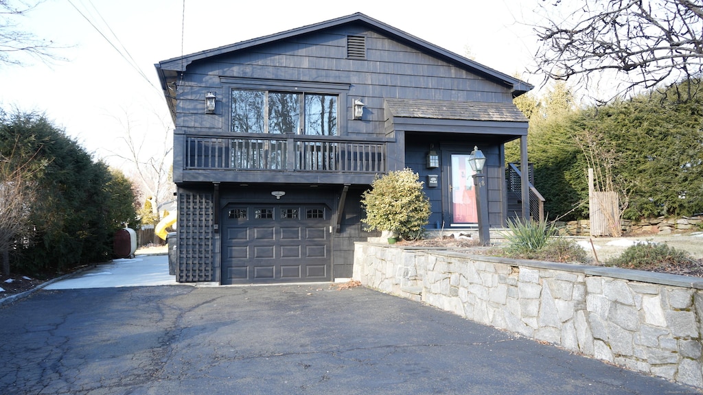 view of front facade with a garage