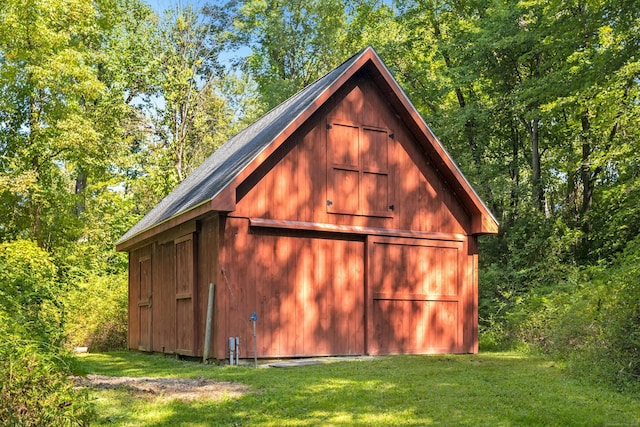 view of barn with a lawn