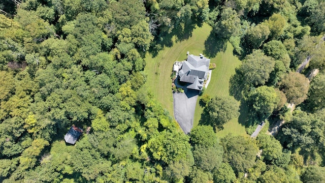 bird's eye view featuring a wooded view