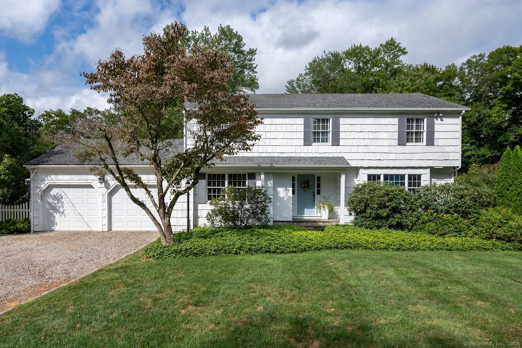 view of front facade with a garage and a front yard