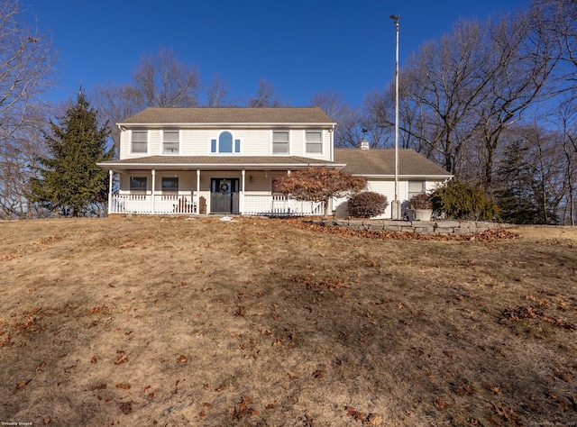 view of front of property featuring a porch and a front lawn