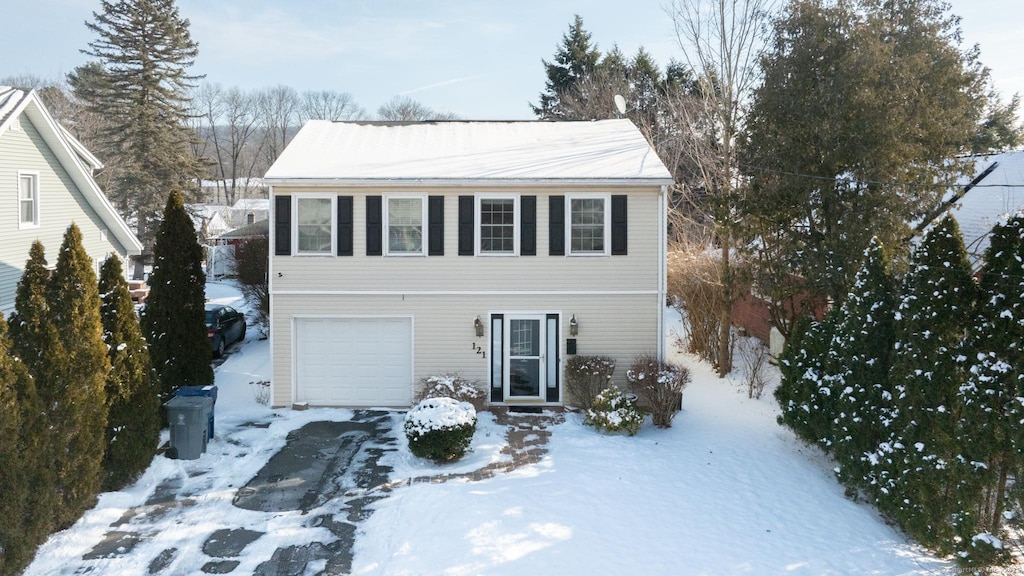 view of front of property featuring a garage