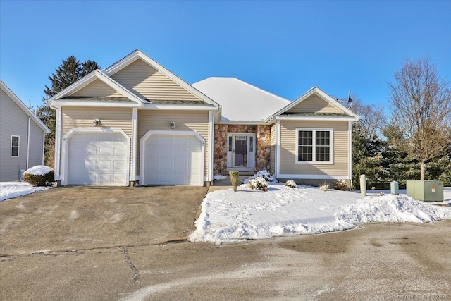 view of front facade featuring a garage