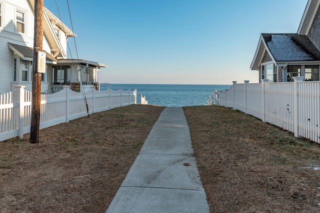 view of yard featuring a water view