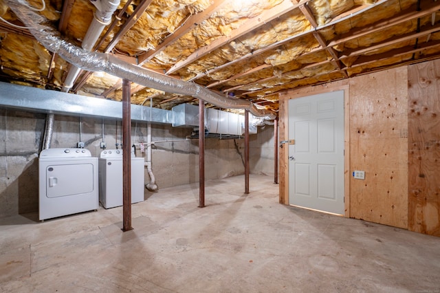 basement featuring washer and clothes dryer