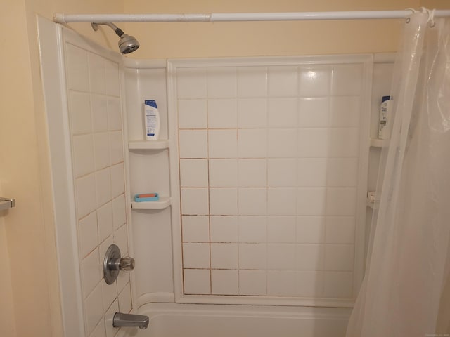 bathroom featuring shower / tub combo