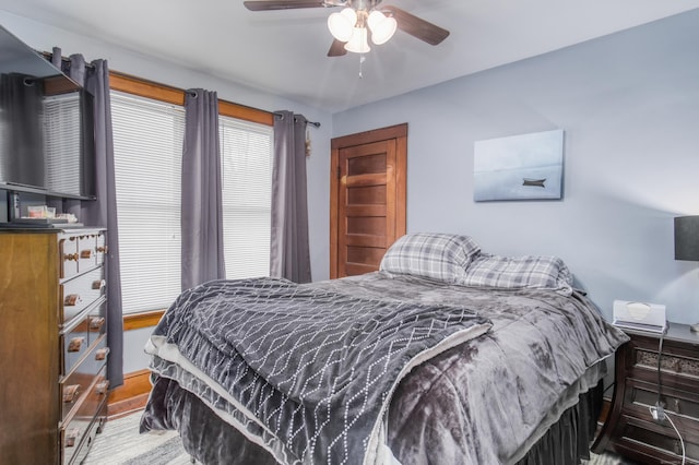 bedroom with ceiling fan