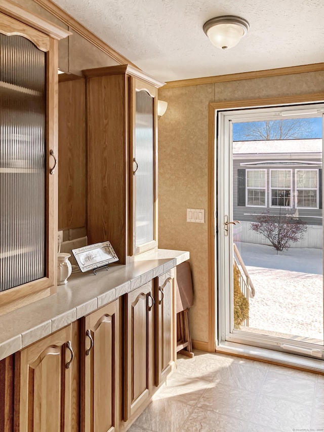 bathroom featuring crown molding