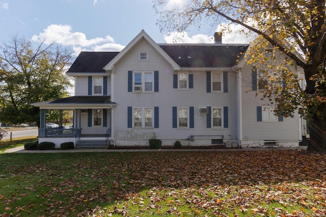 view of front of home featuring covered porch and a front yard