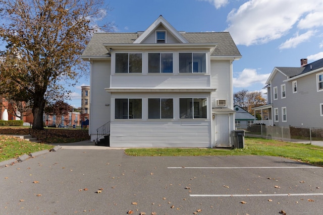 view of front of property