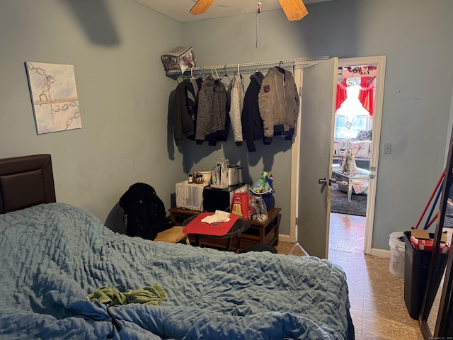 bedroom with ceiling fan