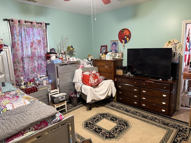 bedroom with ceiling fan