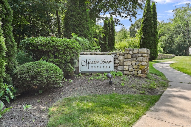 view of community / neighborhood sign