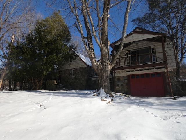 view of front of house featuring a garage