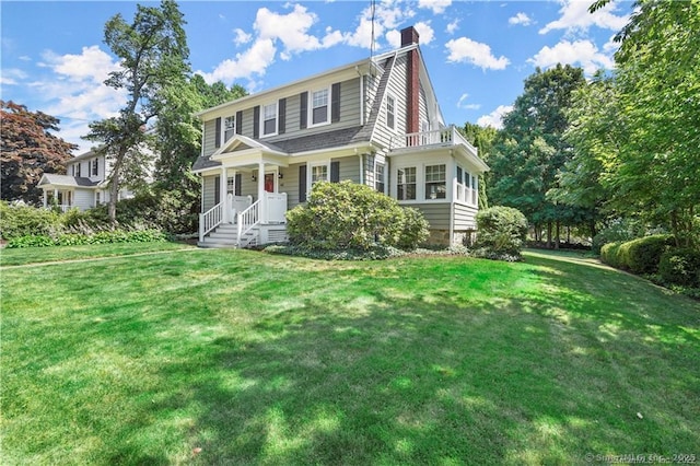 view of front facade featuring a front lawn