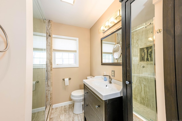 bathroom featuring tiled shower, vanity, and toilet