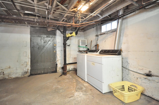 basement featuring washer and dryer