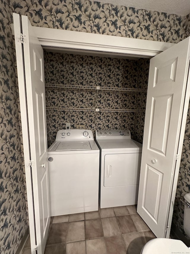 laundry area with tile patterned flooring and independent washer and dryer