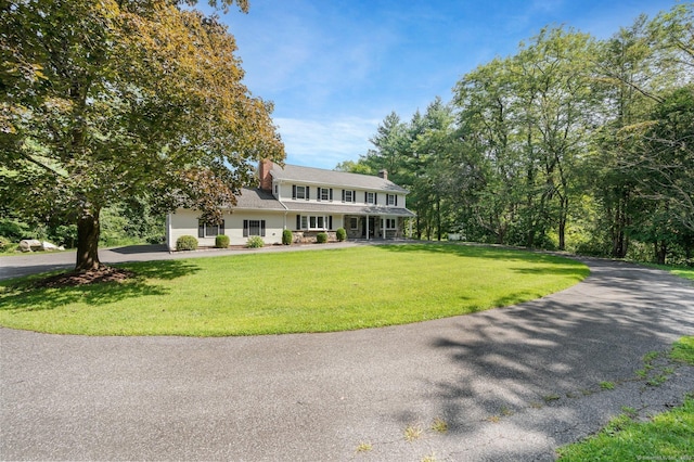 view of front of home with a front lawn