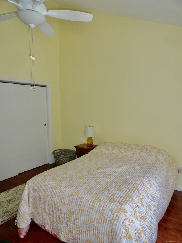 bedroom featuring dark wood-type flooring and ceiling fan