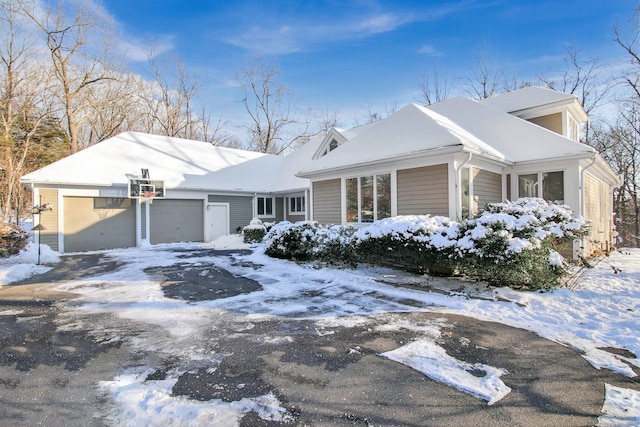 view of front facade featuring a garage