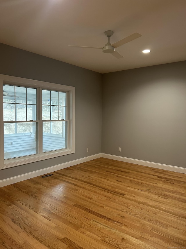 empty room featuring light hardwood / wood-style floors and ceiling fan