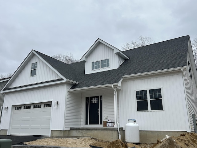 view of front facade featuring a garage