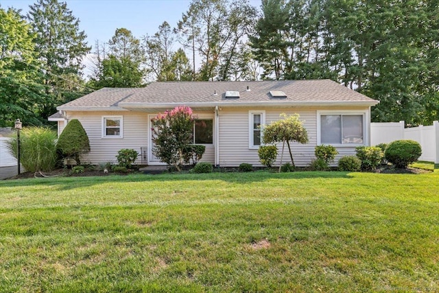 view of front facade with a front lawn