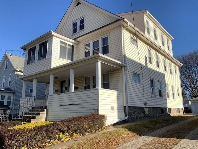 view of front of property featuring a porch