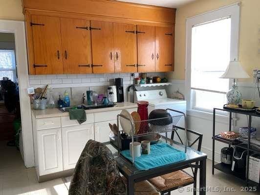 kitchen featuring tasteful backsplash and washer / clothes dryer