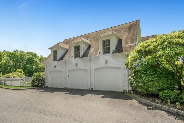 view of front facade featuring a garage