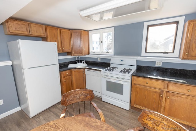 kitchen with sink, dark wood-type flooring, and white appliances