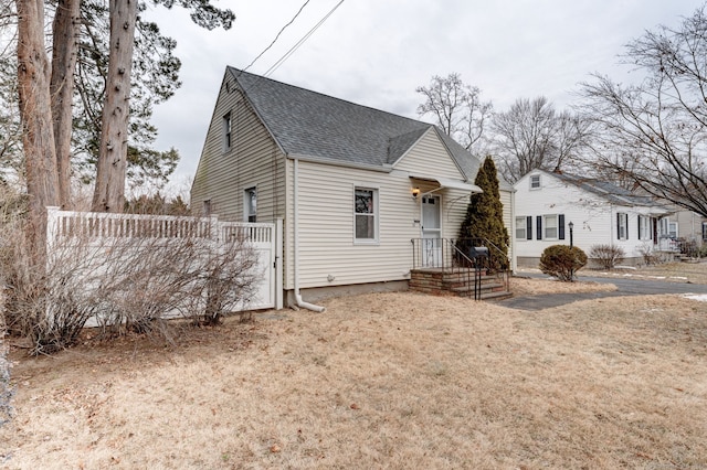 view of front of property with a front lawn