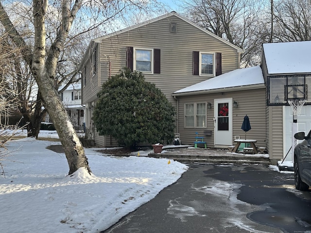 view of front of property