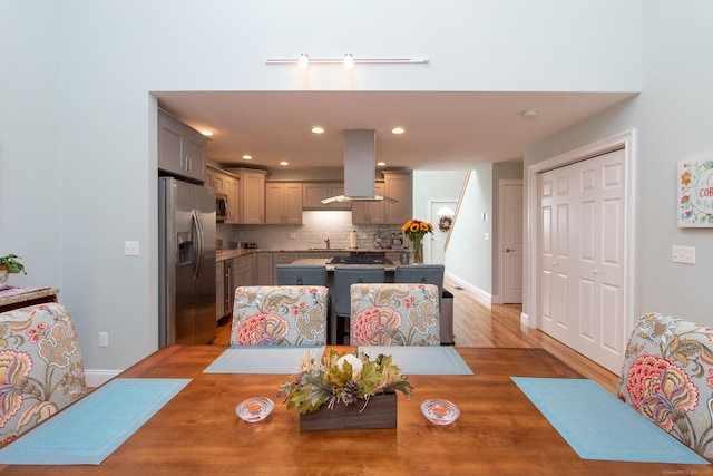 dining space with sink and light hardwood / wood-style floors