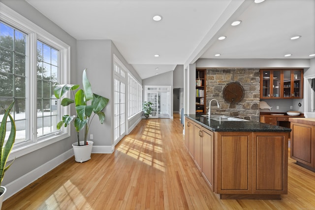 bar with light wood finished floors, lofted ceiling, recessed lighting, a sink, and baseboards