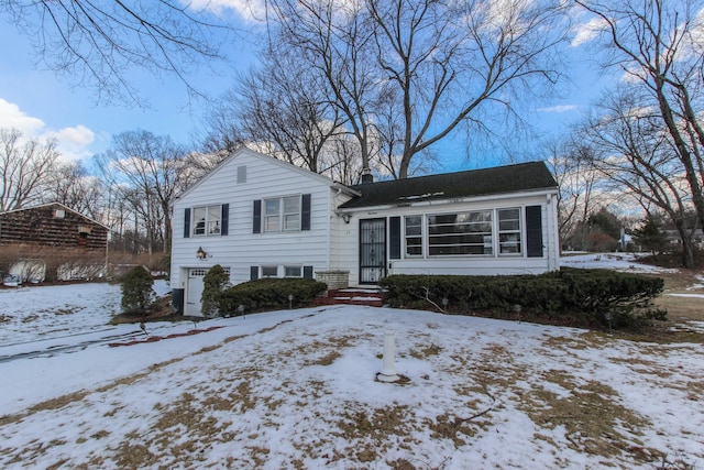 view of front of property