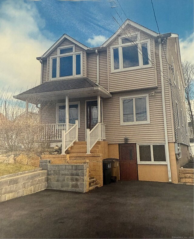 view of front of house featuring a porch