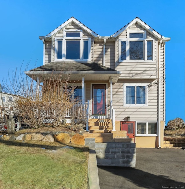 view of front of property featuring a porch