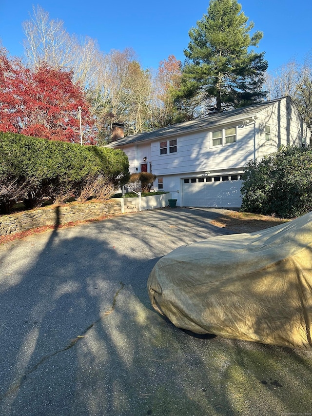 view of front facade featuring a garage