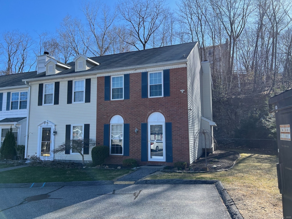 view of front facade featuring a front lawn and brick siding