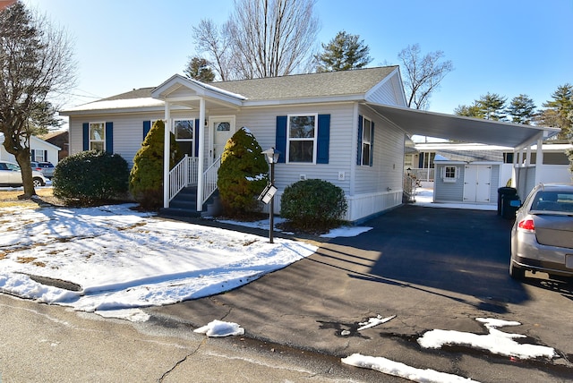 view of front facade with a carport